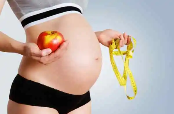 Mang thai khiến cân nặng tăng lên nhiều gây béo mặt